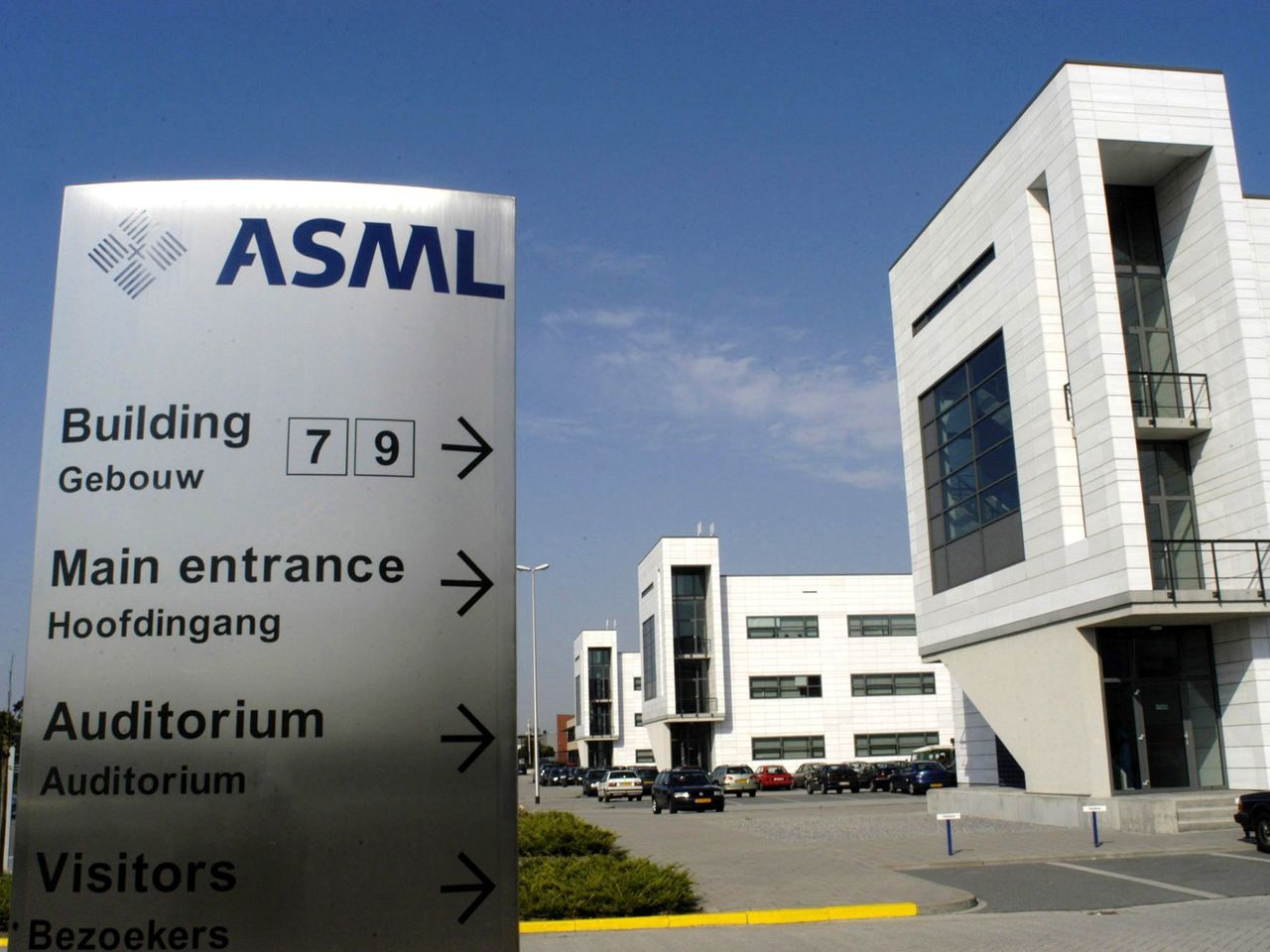 ASML announces new buyback program