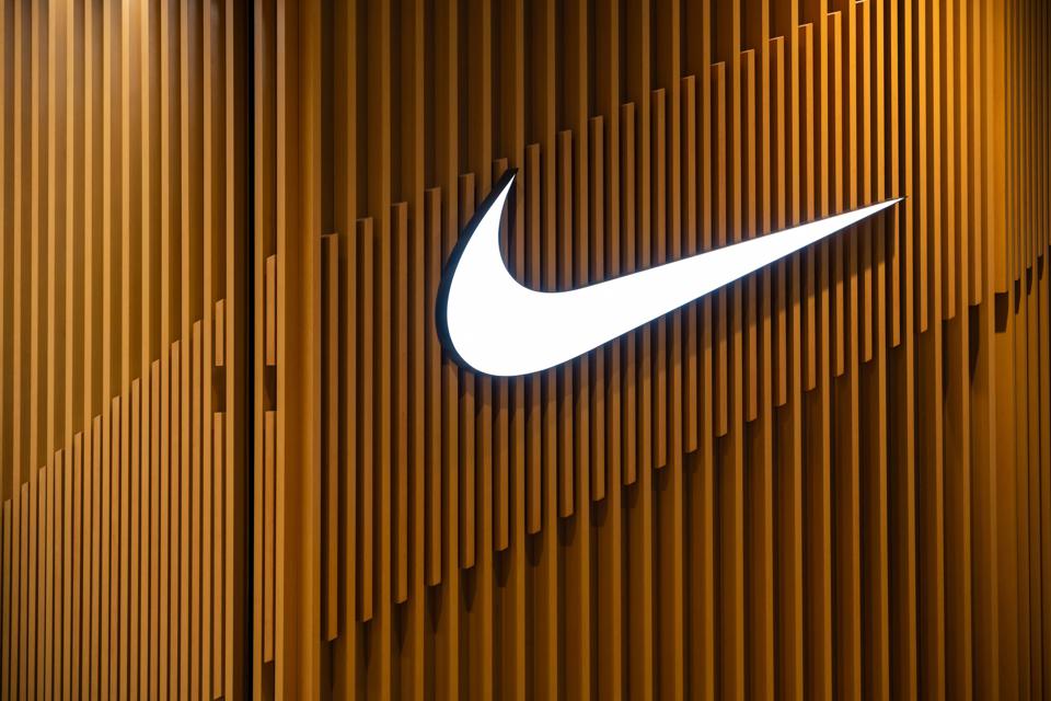 Nike raises online sales