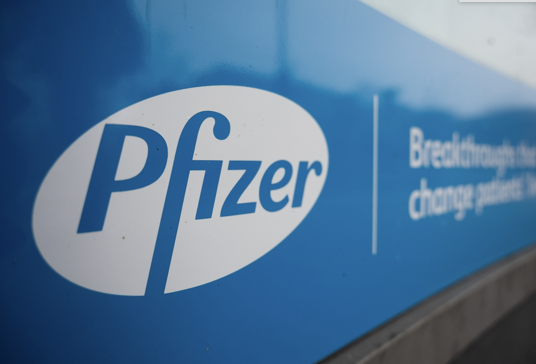 Pfizer surprises with strong results and improved annual forecast