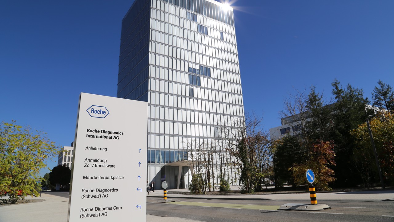 Roche shareholders agree to buy back their own shares from Novartis